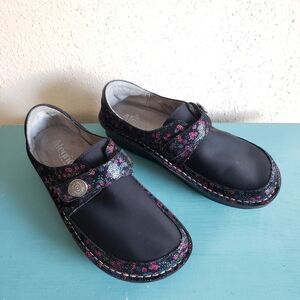 Alegria Dream Fit Leather and Neoprene Slipon Clogs Shoe Dena 9/39